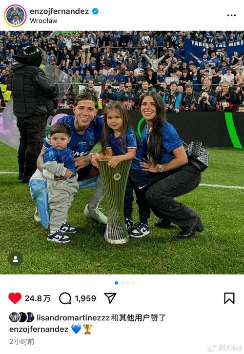 塞雷佐携半数马竞球员分组探访医院，为儿童送上玩具关怀